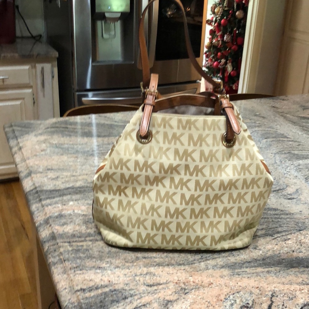 Lovely ladies MK bag
